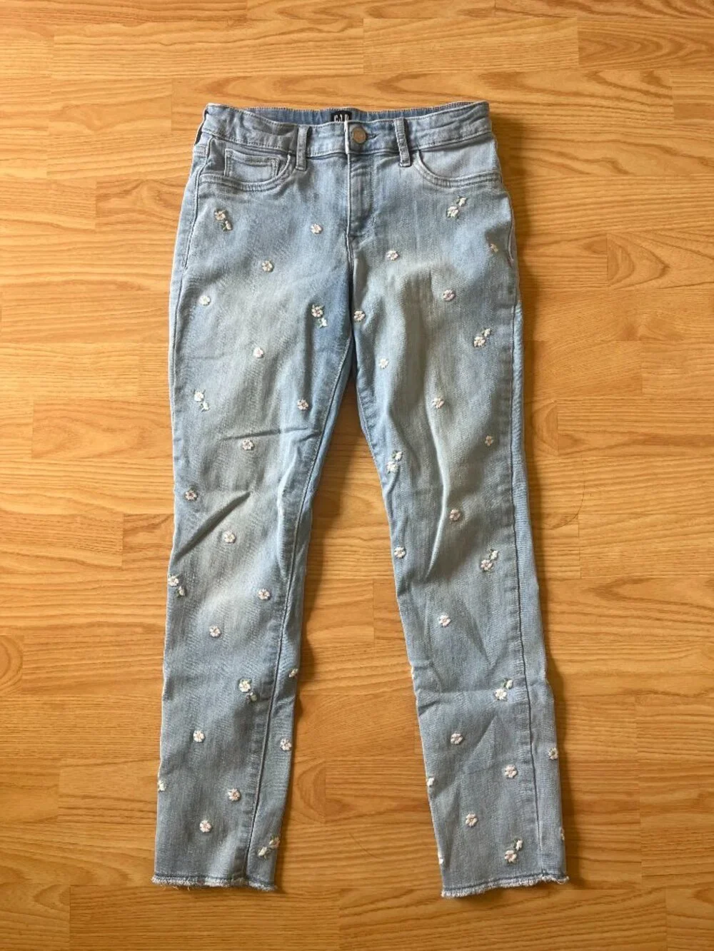 GAP Light Wash Skinny Jeans with Daisy Floral Embroidery Raw Hem